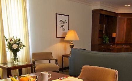 בלומינגטון Biddle Hotel And Conference Center מראה חיצוני תמונה